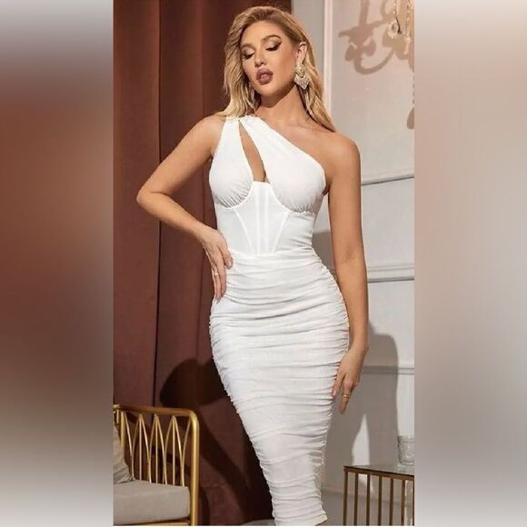 House Of CB Dresses & Skirts - NWT House of CB dress Ivory Assymetric
Size XS